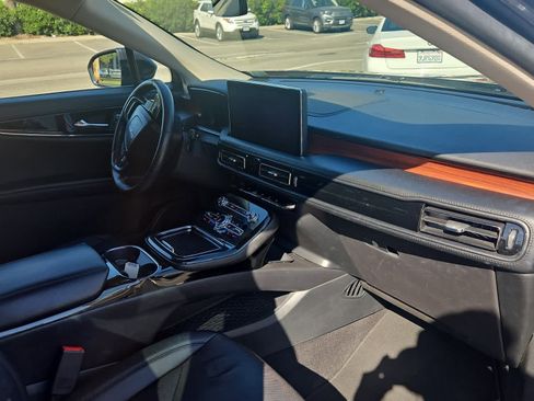 Used 2023 Lincoln Nautilus Reserve w/ Luxury Package image 13