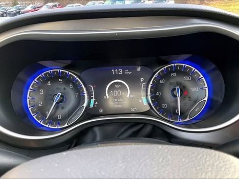 Used 2024 Chrysler Pacifica Touring-L image 20