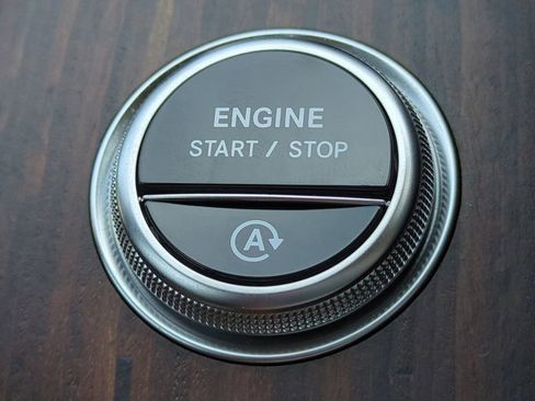 Used 2025 Mercedes-Benz C 300 Sedan image 28