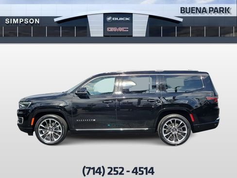 Used 2024 Jeep Wagoneer Series III w/ Premium Group I AWD/4WD image 5