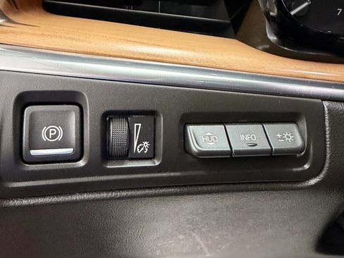 Used 2018 Cadillac XT5 Platinum w/ Driver Assist Package image 16