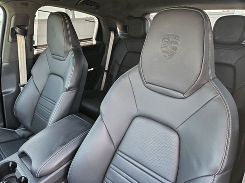 Certified 2024 Porsche Cayenne Turbo GT AWD/4WD image 6