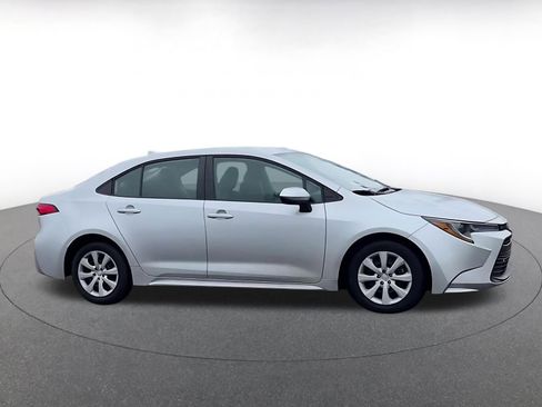 Used 2025 Toyota Corolla LE image 8