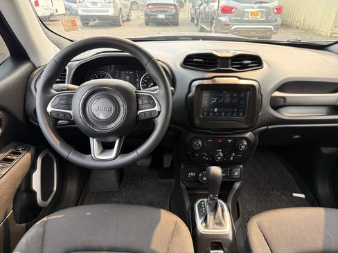 Used 2018 Jeep Renegade Latitude AWD/4WD image 10