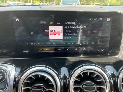 Used 2022 Mercedes-Benz GLB 250 4MATIC image 23
