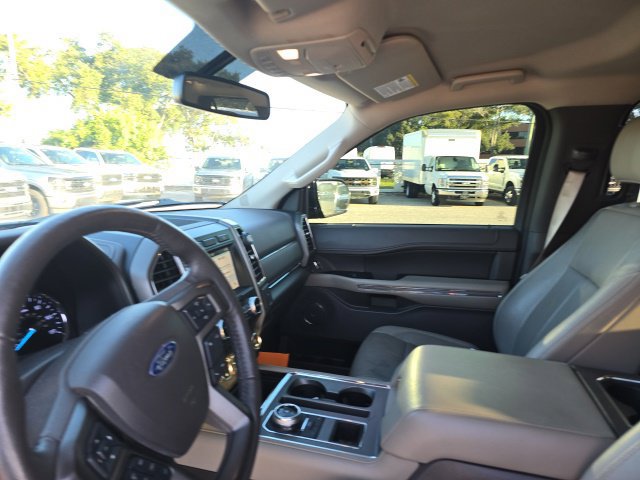 Used 2018 Ford Expedition XLT w/ Equipment Group 202A RWD image 9