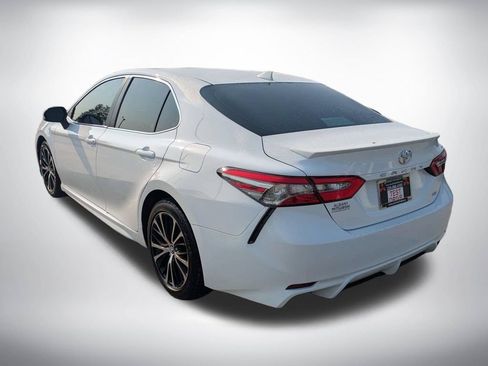 Used 2019 Toyota Camry SE FWD image 5