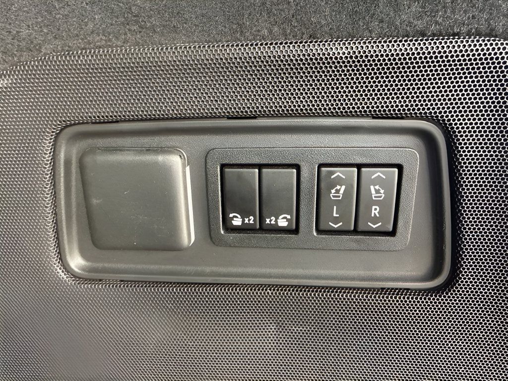 Used 2022 Cadillac Escalade ESV Sport w/ Touring Package AWD/4WD image 34
