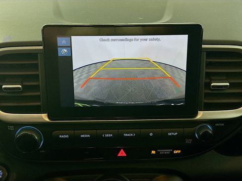 Used 2025 Hyundai Venue SEL image 22