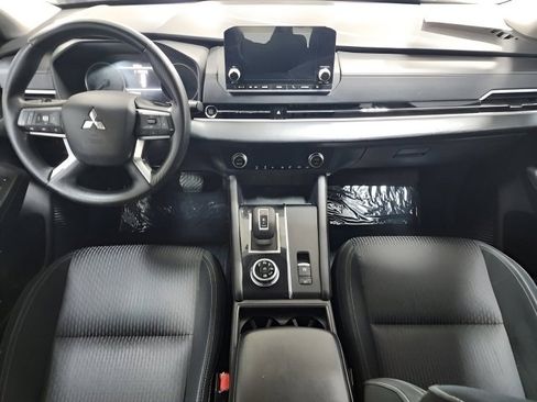 Used 2022 Mitsubishi Outlander ES image 22