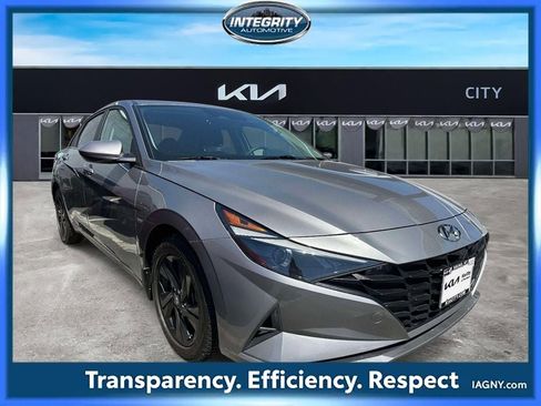 Used 2022 Hyundai Elantra SEL FWD image 1