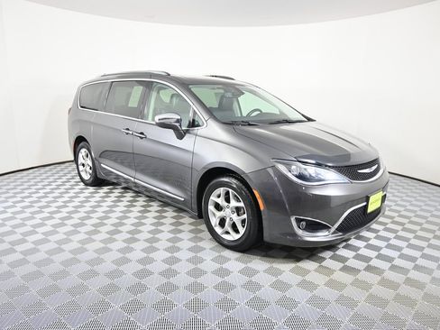 Used 2020 Chrysler Pacifica Limited image 9