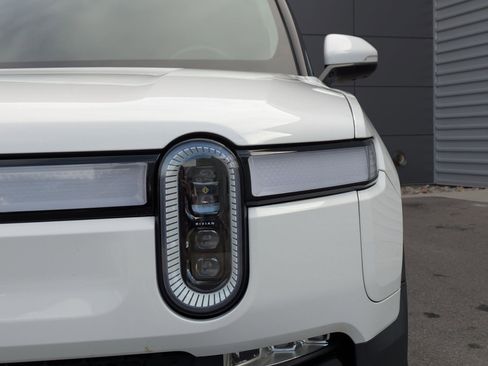 Used 2023 Rivian R1S Launch Edition image 9