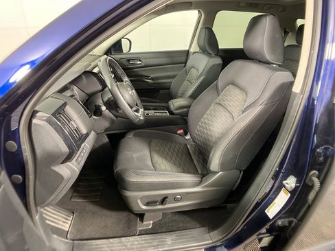 Used 2022 Nissan Pathfinder SV w/ SV Premium Package image 29