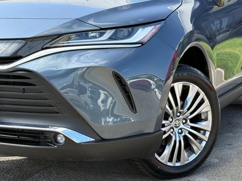 Used 2023 Toyota Venza Limited AWD/4WD image 3
