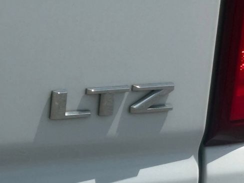 Used 2019 Chevrolet Silverado 1500 LTZ w/ LTZ Convenience Package AWD/4WD image 19