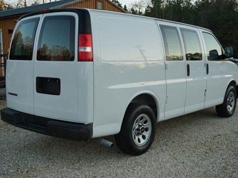 Used 2010 Chevrolet Express 1500 RWD image 17