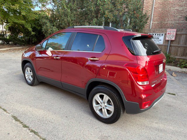 Used 2020 Chevrolet Trax LT w/ Sun & Sound Package AWD/4WD image 3