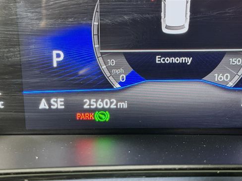 Used 2024 Volkswagen Taos SE image 19