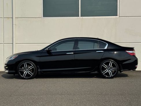 Used 2016 Honda Accord Touring image 4