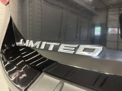 Used 2020 Ford Explorer Limited image 38