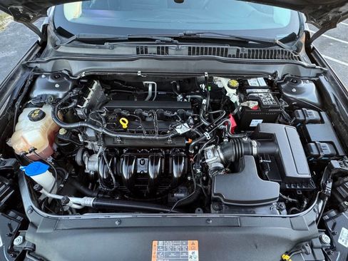 Used 2016 Ford Fusion SE image 2