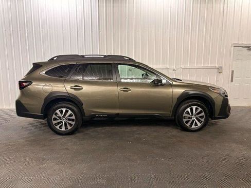 Used 2025 Subaru Outback Premium AWD/4WD image 22