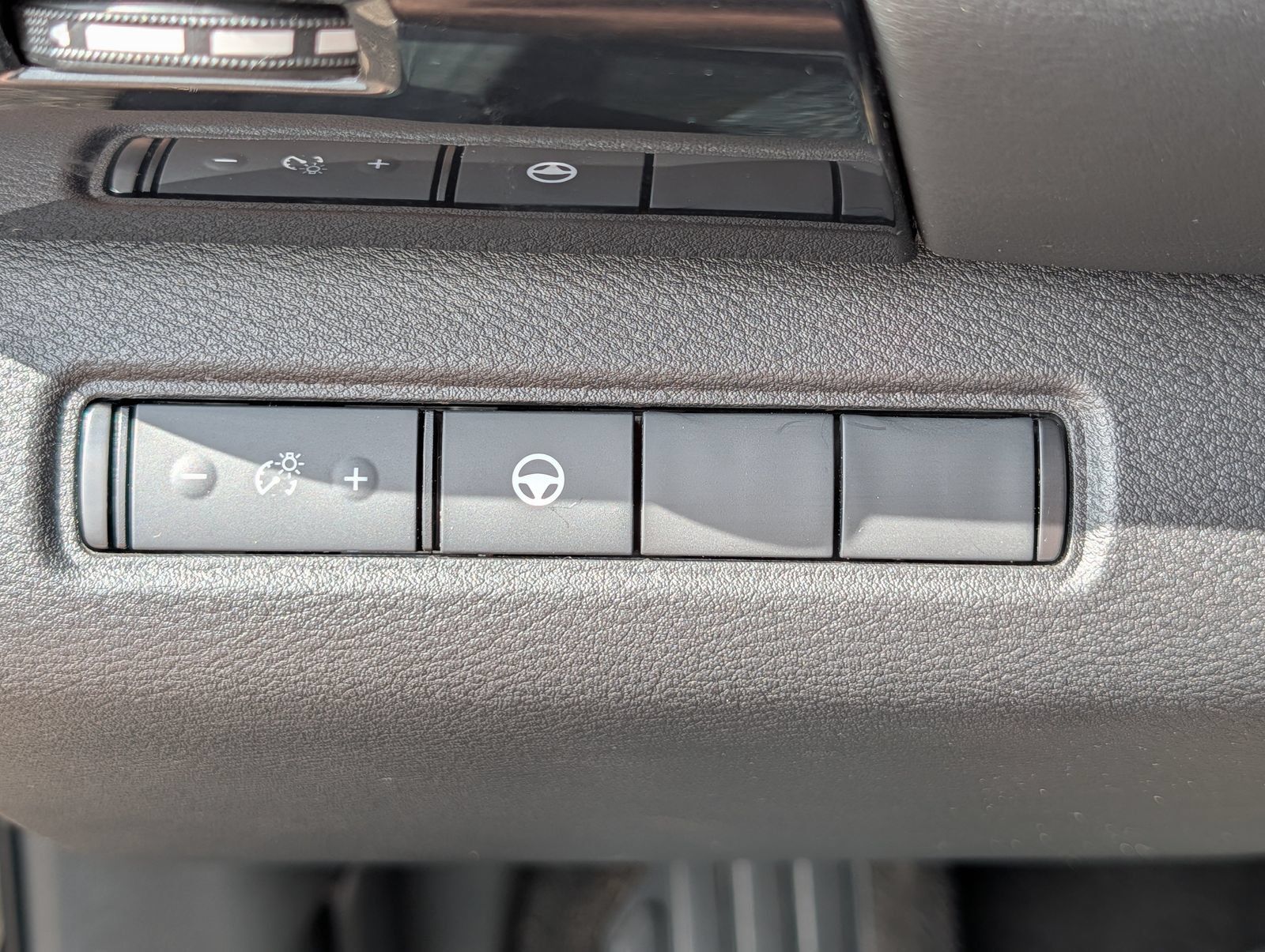 Used 2023 Nissan Pathfinder SV w/ Black Appearance Package AWD/4WD image 17
