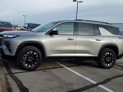 Used 2025 Chevrolet Traverse Z71 w/ Driver Confidence Package image 4