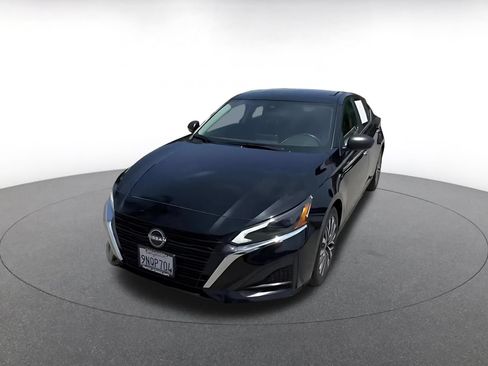 Used 2025 Nissan Altima 2.5 SV FWD image 5