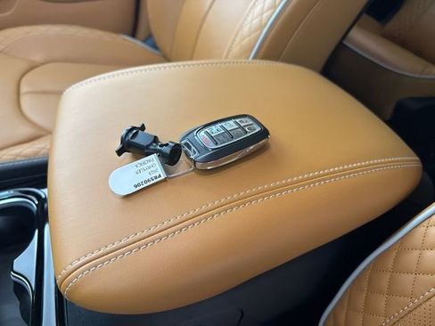 Used 2023 Chrysler Pacifica Pinnacle image 30