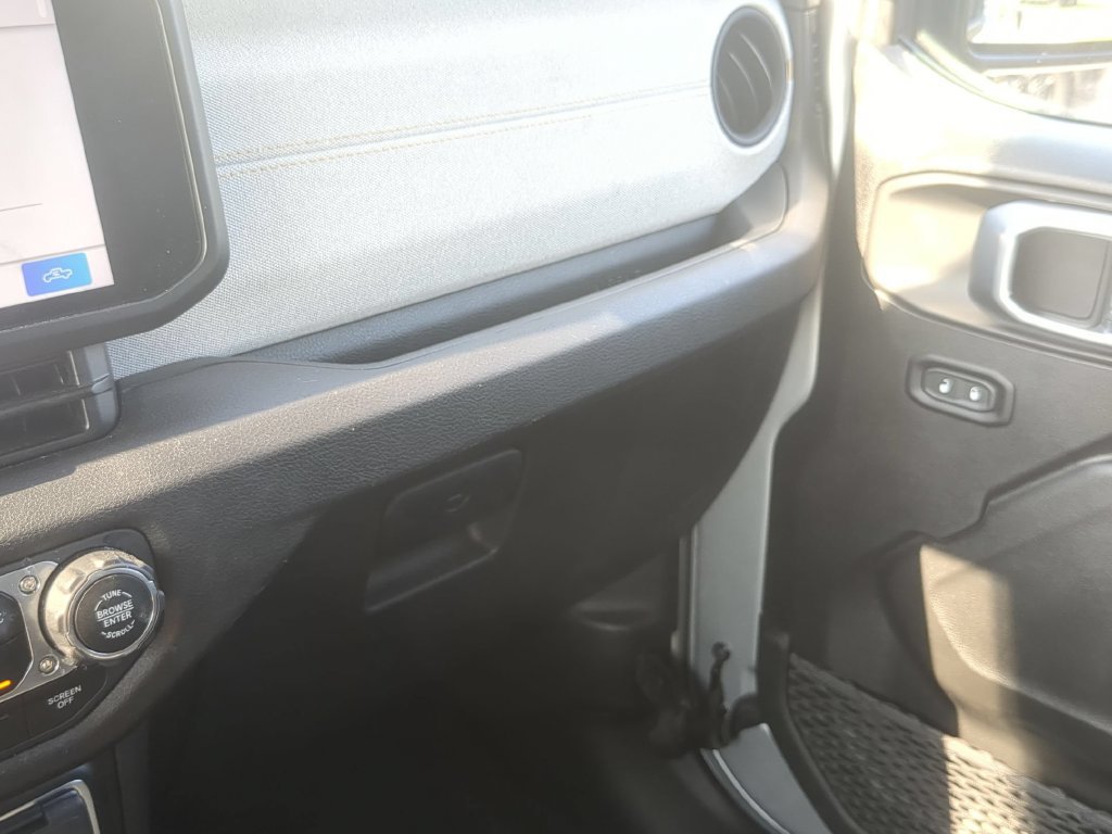 Used 2024 Jeep Gladiator Sport AWD/4WD image 23