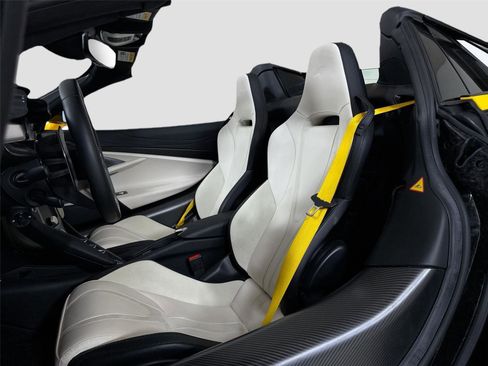 Used 2024 McLaren 750S Spider image 14