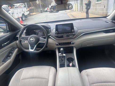 Used 2025 Nissan Altima 2.5 SV image 7
