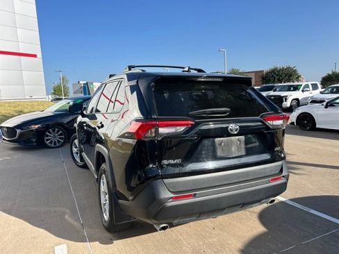 Used 2021 Toyota RAV4 XLE FWD image 5