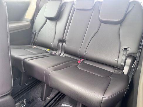 New 2026 Kia Carnival LXS image 25