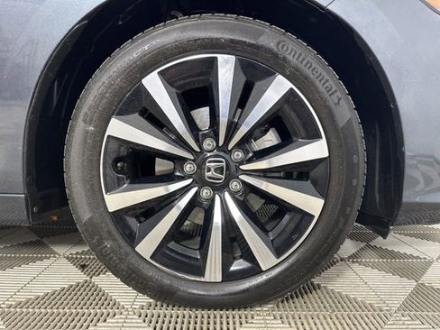 Used 2024 Honda Civic EX-L image 9