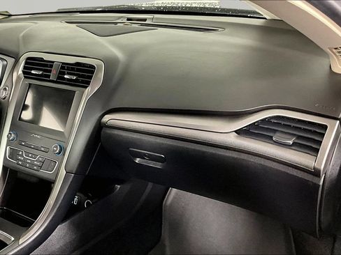 Used 2020 Ford Fusion SE FWD image 23