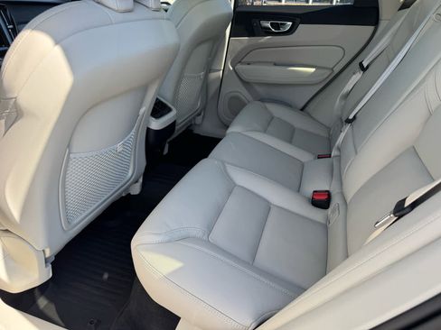 Used 2023 Volvo XC60 B5 Ultimate w/ Climate Package image 11