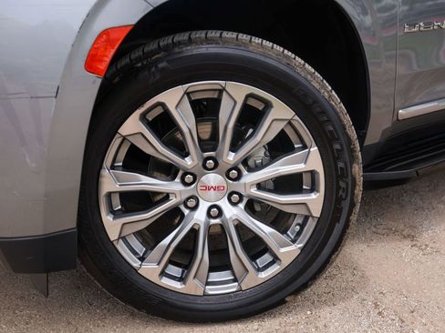 Used 2023 GMC Yukon Denali RWD image 4