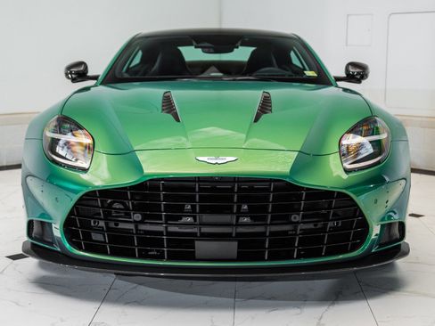 Used 2025 Aston Martin Vanquish Coupe image 7