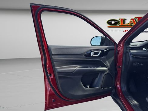 New 2026 Jeep Compass Latitude image 11