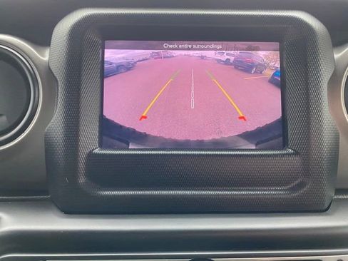 Used 2022 Jeep Wrangler Sport AWD/4WD image 17