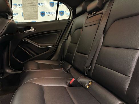 Used 2018 Mercedes-Benz GLA 250 4MATIC w/ Premium Package image 8