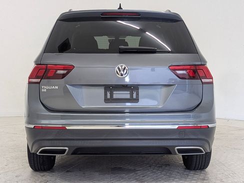 Used 2021 Volkswagen Tiguan SE w/ Panoramic Sunroof Package image 9