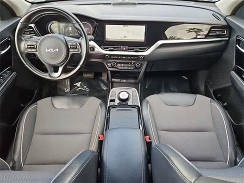 Used 2022 Kia Niro EX image 16