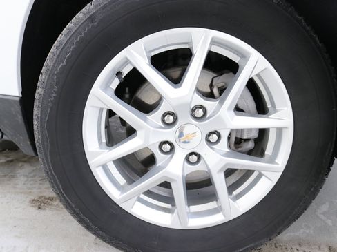 Used 2023 Chevrolet Equinox LS image 32