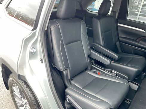Used 2018 Toyota Highlander XLE image 26