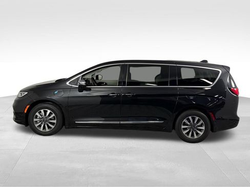 Used 2023 Chrysler Pacifica Limited FWD image 11