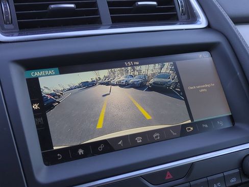 Used 2020 Jaguar E-PACE SE image 25